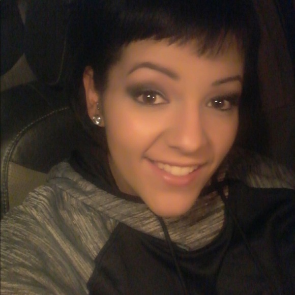 Meet your Posher, Jackie - Picture 3 of 6